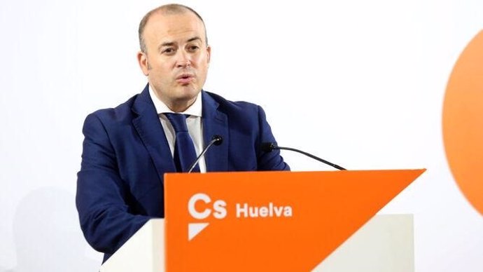 El portavoz provincial de Ciudadanos Huelva y vicepresidente del Parlamento de Andalucía, Julio Díaz, en rueda de prensa en una imagen de archivo