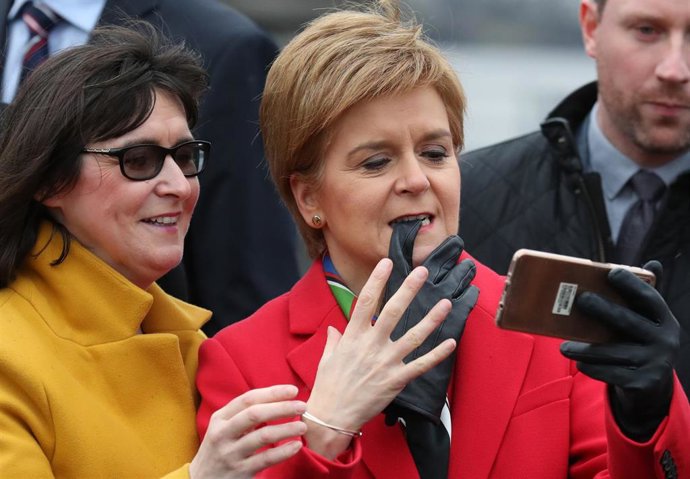 R.Unido.- Sturgeon advierte a Boris Johnson de que "Escocia no puede ser prision