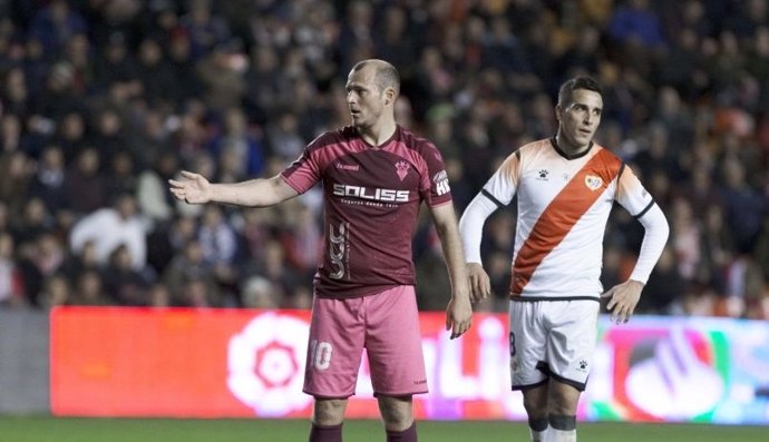 Fútbol/Segunda.- Suspendido el Rayo-Albacete por insultos a Roman Zozulia