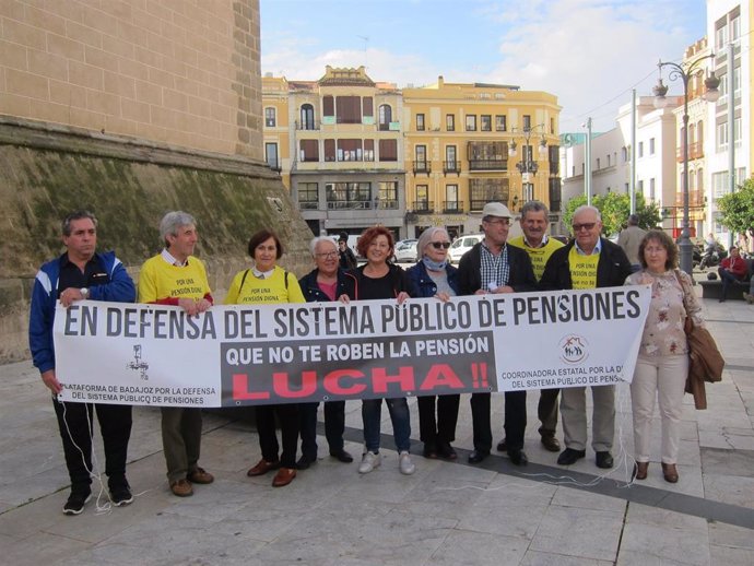 Pensionistas concentrados en Badajoz