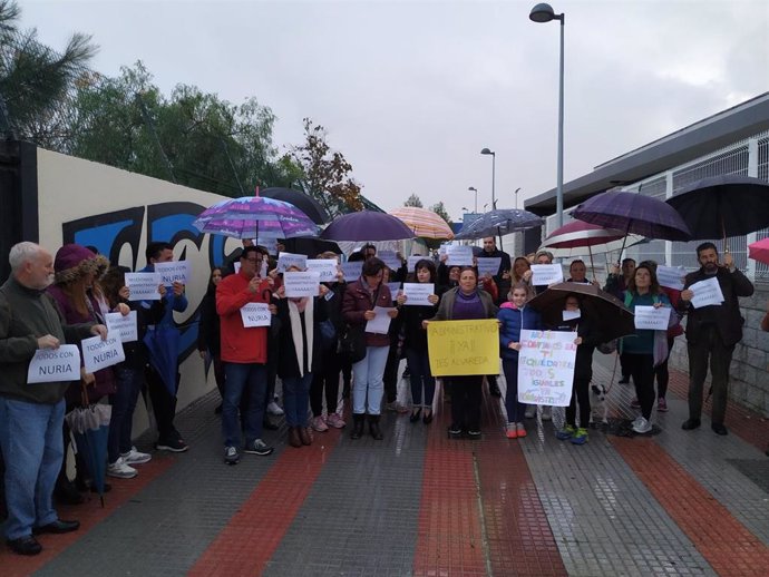 Protesta en el IES Alvareda de Dos Hermanas en defensa de la plaza de auxiliar administrativo