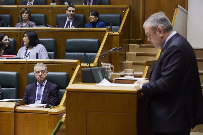 Pedro Azpiazu defiende el Prasupuesto 20120 ante el Parlamento Vasco