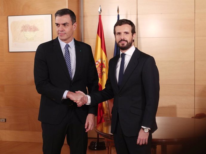 El president del Govern central en funcions, Pedro Sánchez, i el president del PP, Pablo Casado.