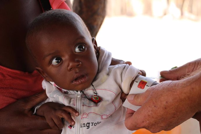Beto, un xiquet amb desnutricíon en el sud d'Angola