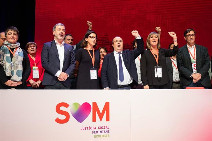 El Primer secretario del PSC, Miquel Iceta (3d), la portavoz del PSC en el Parlament, Eva Granados (4d), y otros miembros de la comisión ejecutiva en la presentación de las candidaturas a los órganos del PSC, en Barcelona a 15 de diciembre de 2019