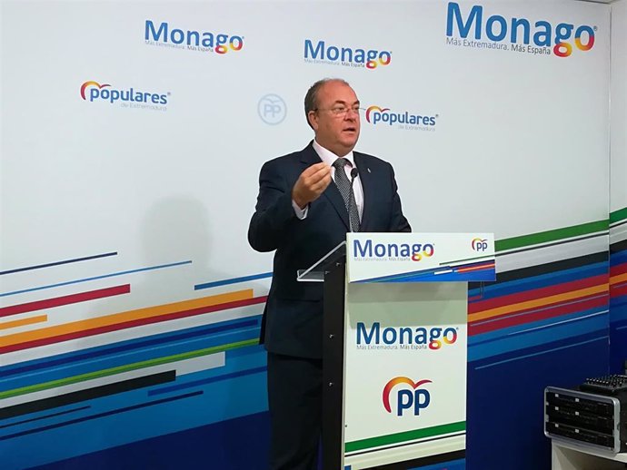 Monago en rueda de prensa para hablar sobre la investidura de Pedro Sánchez
