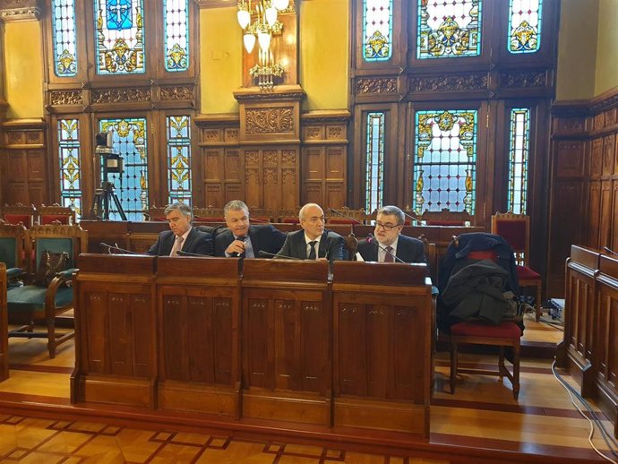 Belarmino Feito, segundo por la izquierda