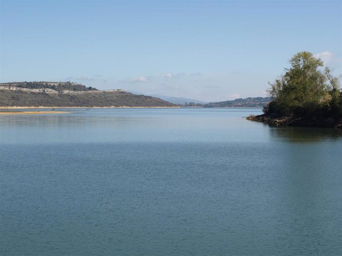 Pantano del Ebro