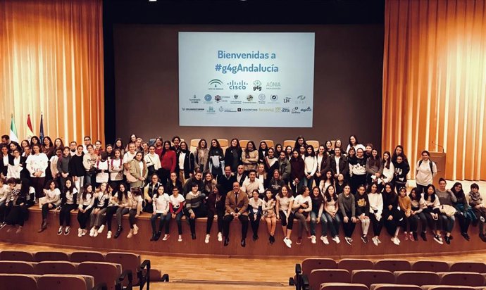 Encuentro para fomentar vocaciones científicas y técnicas entre niñas andaluzas.
