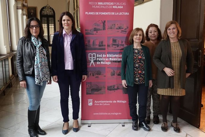 Presentación de los horarios ampliados de cinco bibliotecas municipales de Málaga durante Navidad y los exámenes de enero y febrero