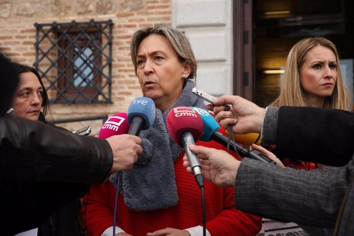 La presidente del Grupo Parlamentario Popular, Ana Guarinos, atiende a los medios de comunicación.