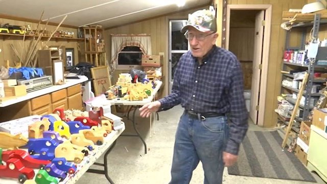 El Papá Noel de la vida real se llama Jim Annis, tiene 80 años y lleva 50 fabricando juguetes para niños necesitados