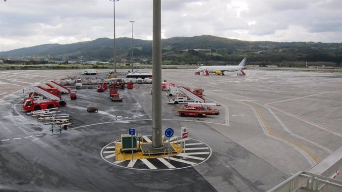 Imagen de la pista del aeropuerto de Loiu en el País Vasco