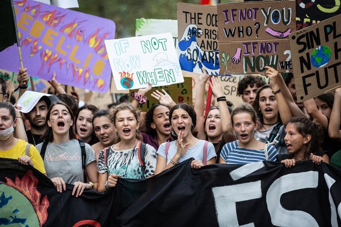 20.000 persones es manifesta a Barcelona pel clima.