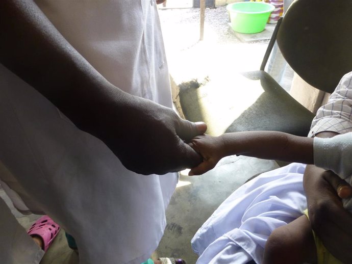 Niño atendido en una clínica de El Congo