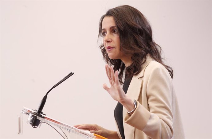 La líder de Ciutadans Inés Arrimadas, en roda de premsa després de la seva reunió amb el president del Govern central en funcions, Pedro Sánchez, a Madrid (Espanya), a 16 de desembre del 2019.