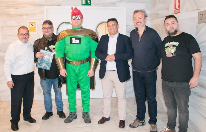 La Biblioteca Provincial de Huelva celebra el Día de la Lectura con el superhéroe Biblos.