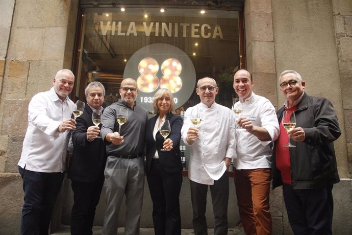 El cocinero XaviPellicer, el enólogo QuimVila, el chef, JordiVila, Eva Vila (Vila Viniteca), los cocineros Paco Pérez y QuimCasellas y Siscu Martí (Vila Viniteca) presentan el menú de Navidad de Vila Viniteca 2019
