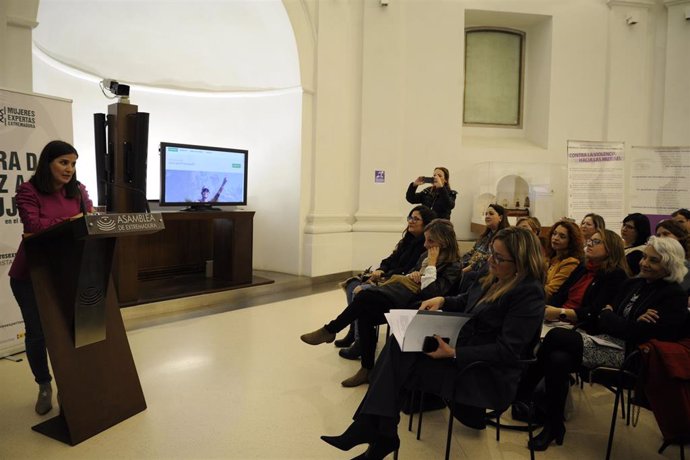 Presentación del directorio de mujeres expertas de Extremadura