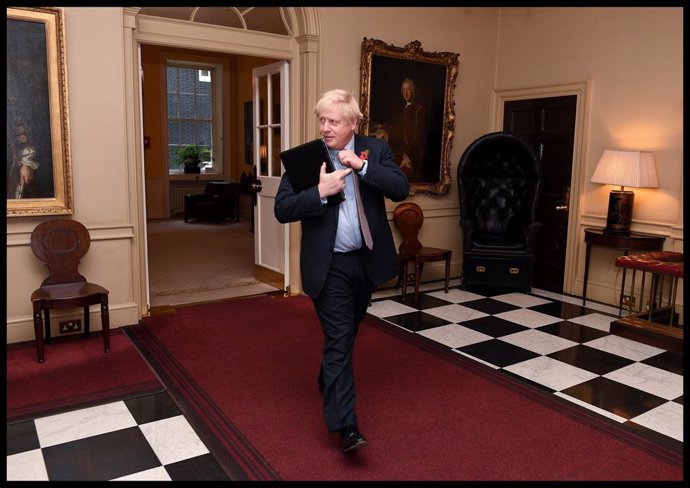R.Unido.- Johnson lleva a cabo una leve remodelación del Gobierno tras su reelec