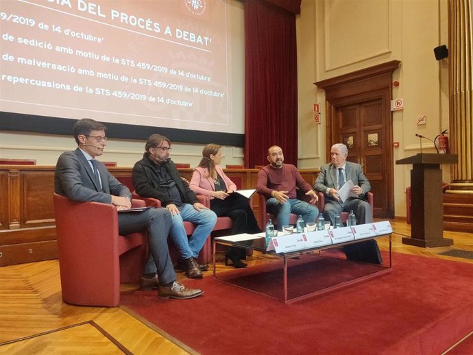 Antoni Fitó (Cámara de Barcelona), Camil Ros (UGT), Maria Eugnia Gay (Icab), Javier Pacheco (CC.OO.) y Lluís Bahamonde (Pimec)