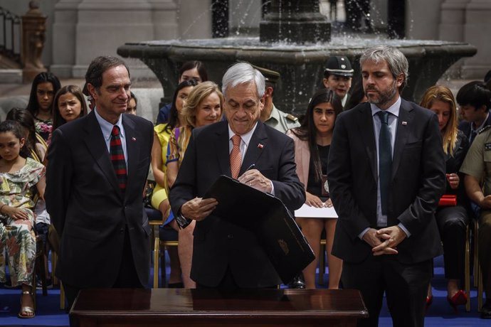 Chile.- Piñera firma un proyecto de ley que refuerza el estatuto de protección d