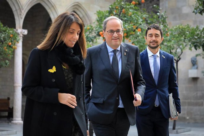 El presidente de la Generalitat, Quim Torra, con los consellers Meritxell Budó y Dami Calvet, en la Generalitat, el 17 de diciembre de 2019.