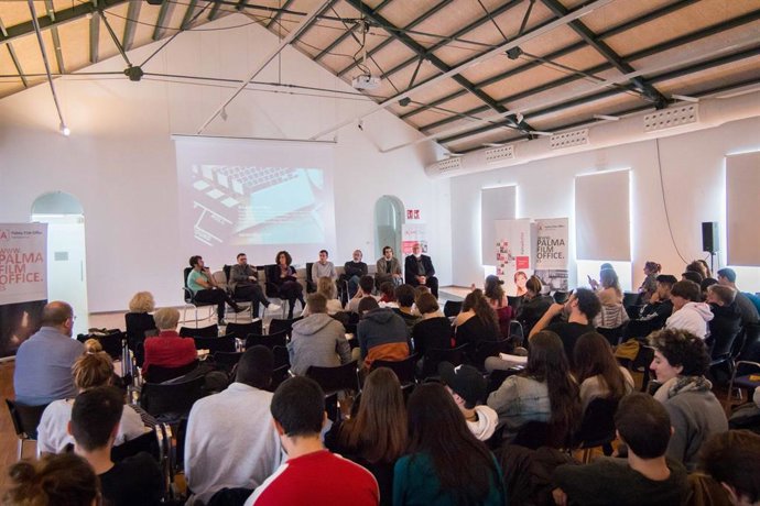 Asistentes a la charla organizada por PalmaActiva y la Mallorca Film Comission orientada al sector audiovisual.