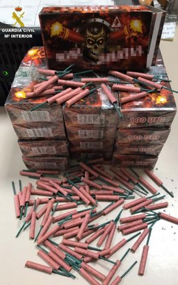 La Guardia Civil interviene 1.300 artificios pirotécnicos en la provincia.