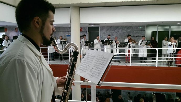 La Orquesta Sinfónica de la Región de Murcia actuando en el Hospital Virgen de la Arrixaca