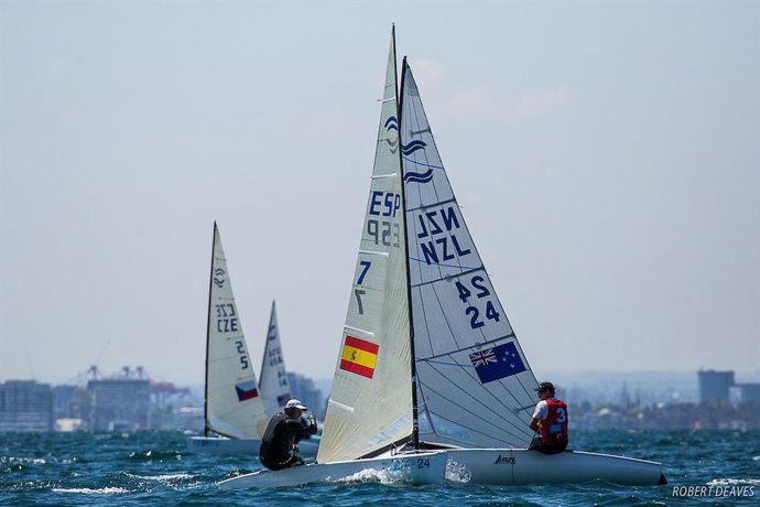 El regatista español Alex Muscat durante el Campeonato del Mundo de la clase Finn