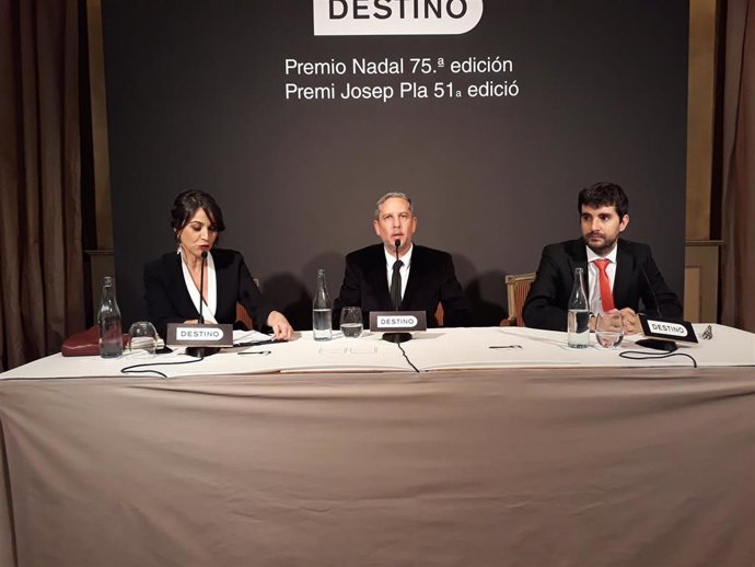 Lídia Heredia(periodista),Guillermo Martínez(Premio Nadal),Marc Artigau(Premi Pla)