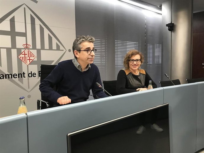 Los concejales de Barcelona Jordi Martí y Montserrat Benedí