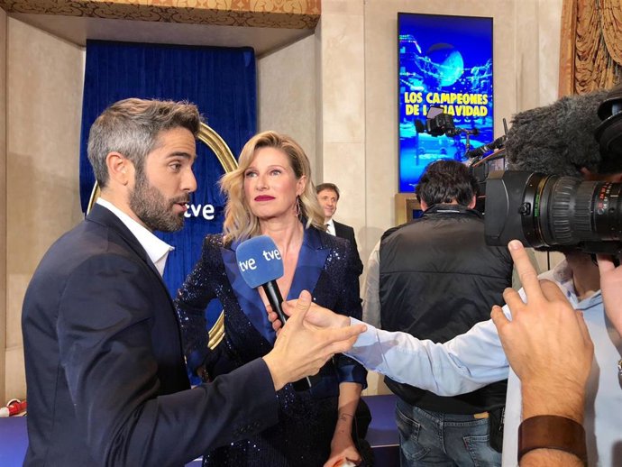 Roberto Leal y Anne Igartiburu atienden a los medios antes de la presentación de la programación de RTVE para la Navidad 2019/2020