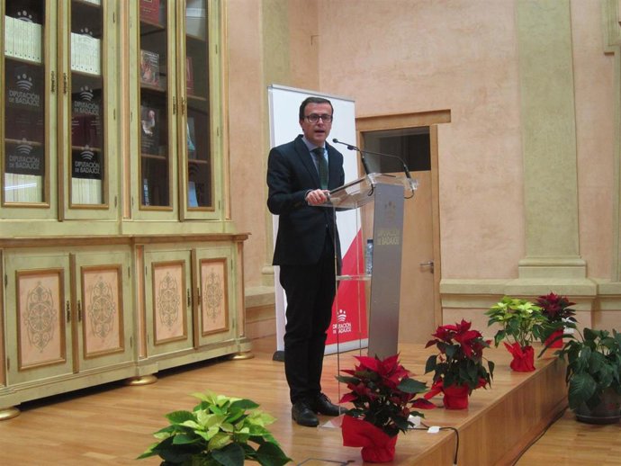 Miguel Ángel Gallardo en su intervención en un desayuno navideño con los medios de comunicación en Badajoz