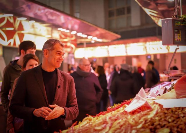 Cantó visita el Mercado Central
