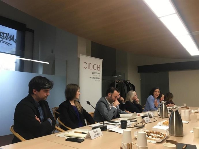Integrantes del equipo que han llevado a cabo el documento que presenta los diez temas que marcarán la agenda global 2020, durante rueda de prensa