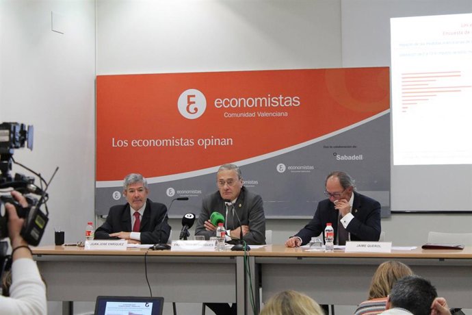 Presentación 25 edición Los economistas opinan
