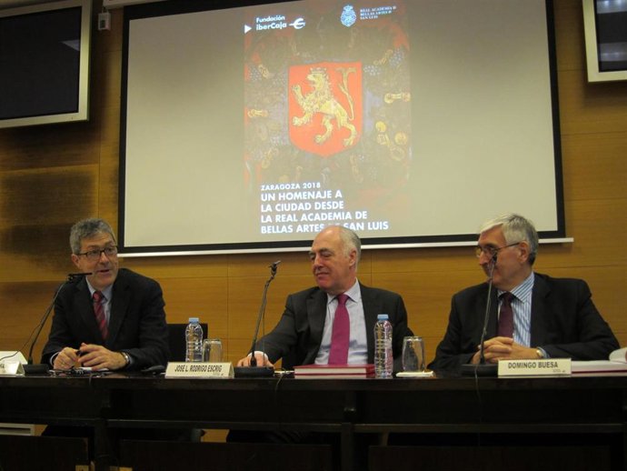 Armando Serrano, José Luis Rodrigo y Domingo Buesa presentan 'Zaragoza 2018. Un homenaje a la ciudad desde la Real Academia de Bellas Artes de San Luis'.
