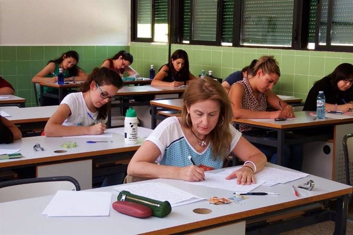 Aspirantes de las oposiciones a maestro en una imagen de archivo