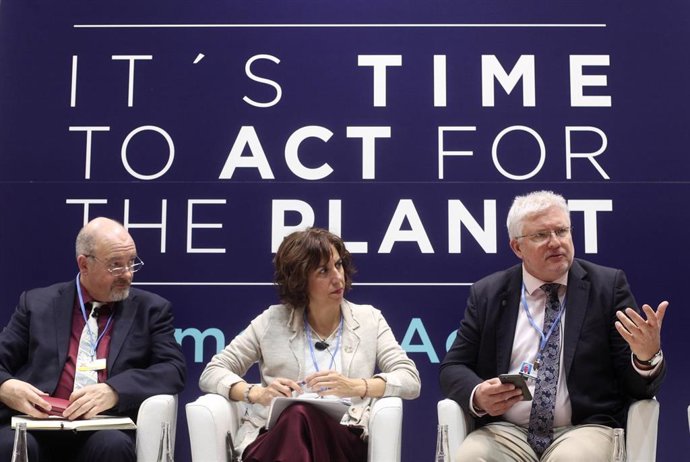 La secretaria de Estado de España Global, Irene Lozano, en la conferencia sobre 'Desinformación y negacionismo del cambio climático' durante la décima jornada de la Conferencia de Naciones Unidas sobre el Cambio Climático (COP25), en Madrid