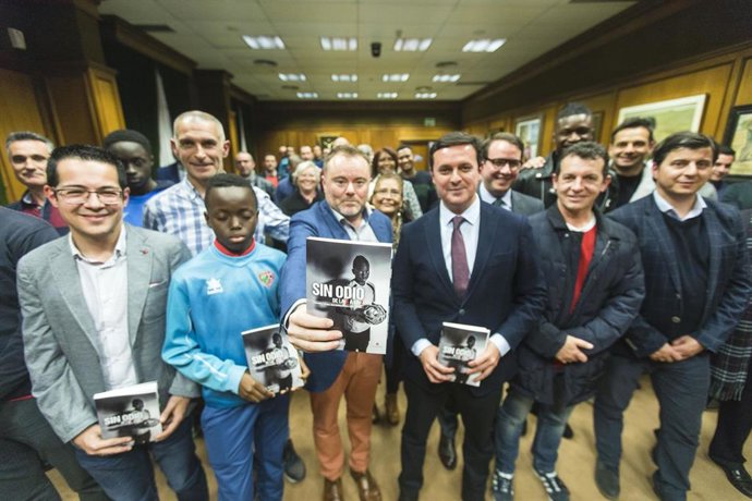 Acto de presentación en Diputación del libro 'Sin odio, de la A a la Z'