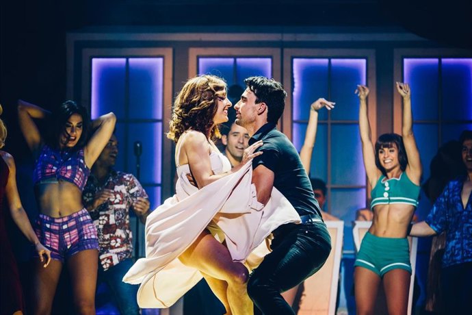    Hacia años que no veía la verdad la película de Dirty Dancing, pero fue ir a ver el musical que se acaba de aterrizar en Madrid y ver qué te podías sumergir en la mismísima película