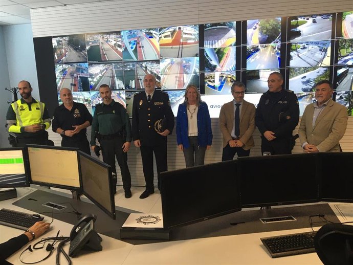 La alcaldesa de Marbella, Ángeles Muñoz, visita instalaciones de la Policía Local
