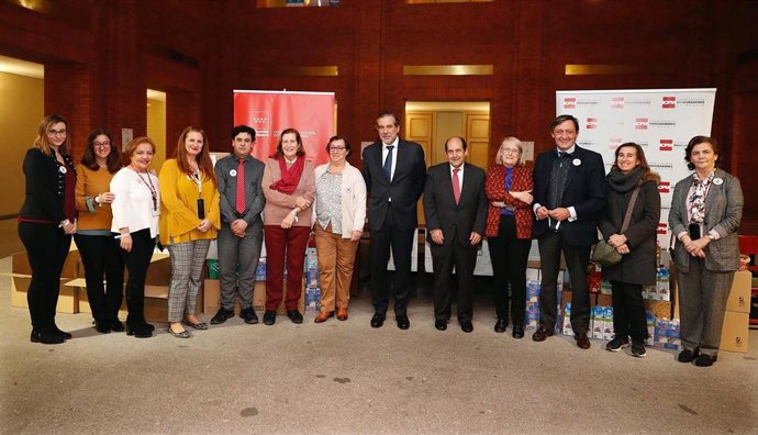 Pie De Foto Y Fotos: La Comunidad De Madrid Se Suma A La Recogida De Alimentos Del Colegio De Abogados