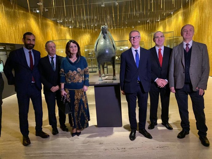 La diputada de Cultura, Julia Parra, junto al Ministro José Guirao en el MAN de Madrid