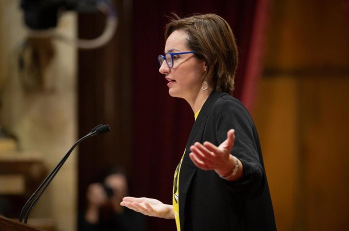 La diputada de ERC en el Parlament de Catalunya, Anna Caula, durante su intervención en una sesión plenaria del Parlament, en Barcelona /Catalunya (España), a 17 de diciembre de 2019.