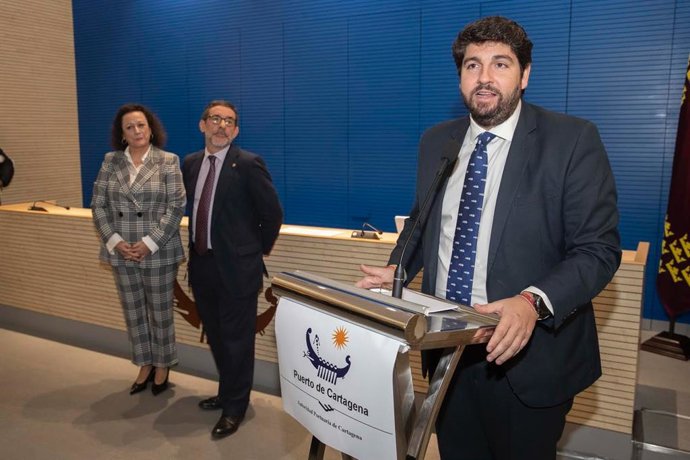 El jefe del Ejecutivo autonómico preside el acto de toma de posesión de la nueva presidenta de la Autoridad Portuaria