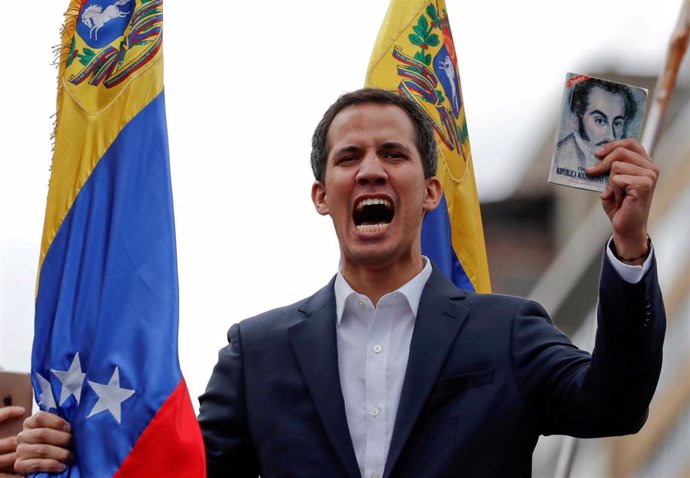 El autoproclamado "presidente encargado" de Venezuela, Juan Guaidó