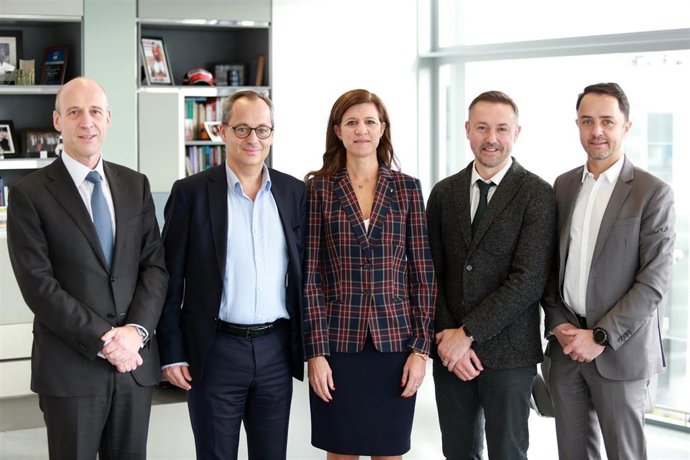 La Presidenta De Repsol Electricidad Y Gas, María Victoria Zingoni, Y El Vicepresidente Senior De GE Y CEO De GE Renewable Energy, Jérme Pécresse, Se Reúnen En La Sede De Repsol